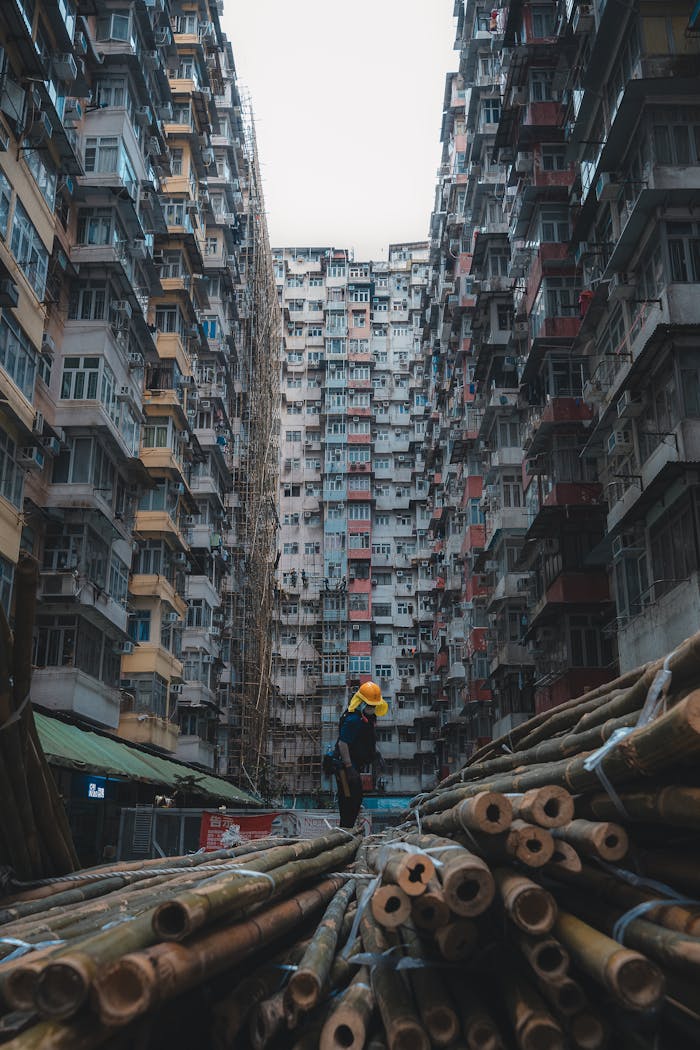 urban-construction-scene-in-hong-kong-alleyway-35568028